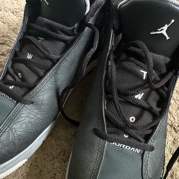 I have a clean pair of air Jordan size 9 - Picture 2 of 7